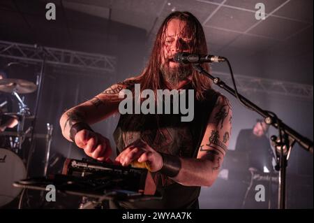 16. März 2024: Der versklavte Bassist/Sänger Grutle Kjellson spielt ein Konzert in Mailand Stockfoto