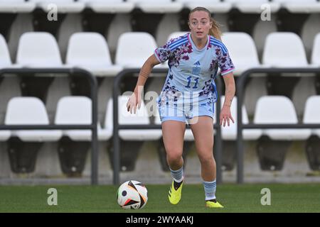 Ornella Maria Vignola Cabot (11) aus Spanien, dargestellt während eines Freundschaftsspiels zwischen den Nationalfrauen unter 23 Mannschaften aus Belgien und Spanien am Donnerstag, den 4. April 2024 in Tubize , Belgien . FOTO SPORTPIX | David Catry Stockfoto