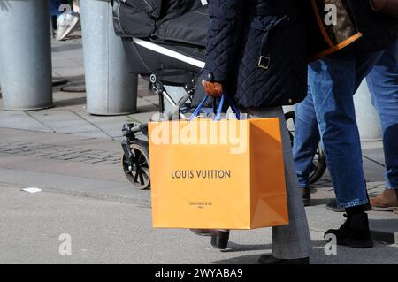 Kopenhagen, Dänemark /05 April 2024/Louis vuitton-Geschäft in der dänischen Hauptstadt Kopenhagen. (Photo.Francis Joseph Dean/Dean Pictures) Stockfoto
