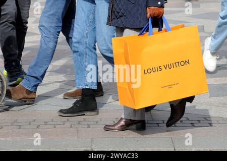 Kopenhagen, Dänemark /05 April 2024/Louis vuitton-Geschäft in der dänischen Hauptstadt Kopenhagen. Photo.Francis Joseph Dean/Dean Pictures Stockfoto