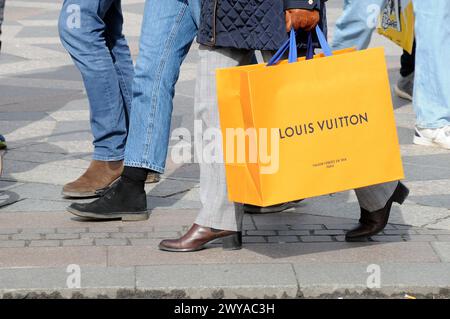 Kopenhagen, Dänemark /05 April 2024/Louis vuitton-Geschäft in der dänischen Hauptstadt Kopenhagen. Photo.Francis Joseph Dean/Dean Pictures Stockfoto