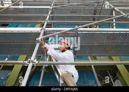 Gerüstbau, temporäre Arbeitsteams, Global Trials Certification AENOR Gerüstbau, Baustoffforschung, Tecnalia Research & Innovation, Zamudio, Bizkaia, Baskenland, Spanien. Stockfoto