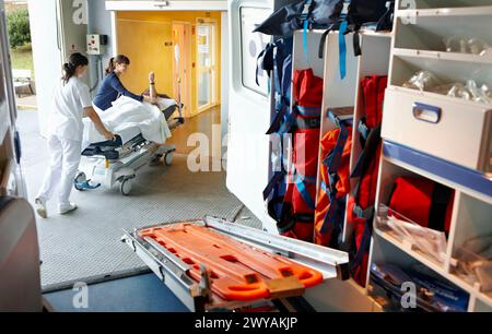 Krankenwagen, Notfälle. Krankenhaus Policlinica Gipuzkoa, San Sebastian, Donostia, Euskadi, Spanien. Stockfoto