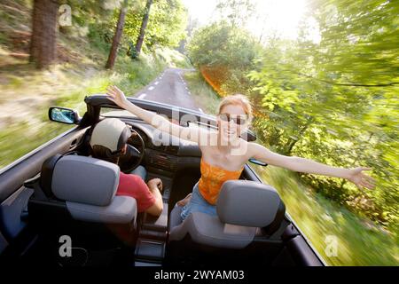 Junges Paar auf der Straße. Gipuzkoa, Euskadi. Stockfoto