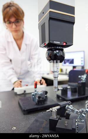 Crysta Apex CMM. Koordinatenmessgerät. Technische Einstellwerkzeuge. Innovative Metrologie angewendet. Sariki Metrologie. Elgoibar. Gipuzkoa. Baskenland. Spanien. Stockfoto