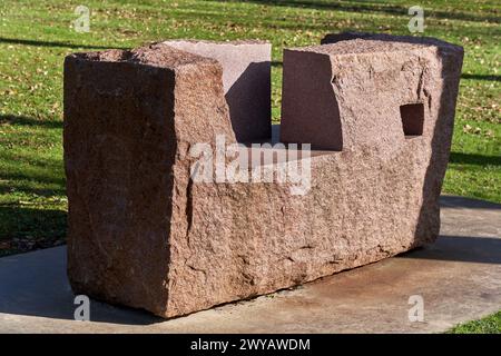 "How Propright is the Air XVIII, Granit", 1998, Eduardo Chillida (1924-2002), Chillida Leku Museoa, Donostia, San Sebastian, Baskenland, Spanien. Stockfoto