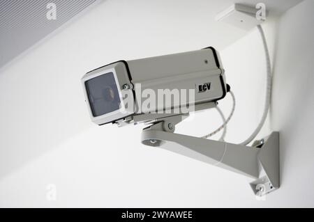 Überwachungskamera, Bürogebäude. Stockfoto