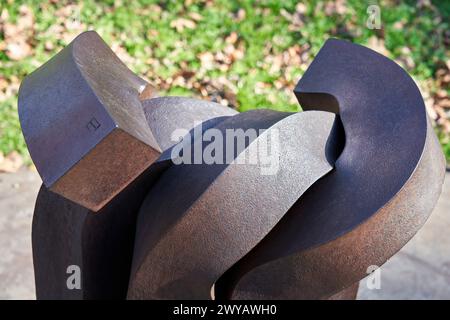 "Knoten XVIII, Corten Steel, 1991, Eduardo Chillida (1924-2002), Chillida Leku Museoa, Donostia, San Sebastian, Baskenland, Spanien. Stockfoto