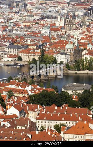 Karlsbrücke an der Moldau, Prag, Tschechische Republik. Stockfoto