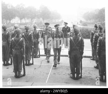 ERÖFFNUNG DER DEUTSCHEN GERICHTE ein weiterer Schritt zur Demokratie in Deutschland - Originaltitel: Eintritt in die Gerichte. Fotografisches negativ , britische Rheinarmee Stockfoto