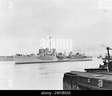 HMS Tanatside, ein Zerstörer der Jagdklasse der Royal Navy, im September 1943 in Dreiviertelansicht gezeigt. Stockfoto