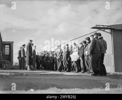 US-Marineflieger erreichten die Royal Naval Air Station Hatston im April 1942 mit vier Flugzeugstaffeln, darunter Douglas TBD Devastator, Grumman F4F Wildcat und Vought SB2U Vindicator mit Piloten, Radiomen und Luftwaffenschützen. Stockfoto