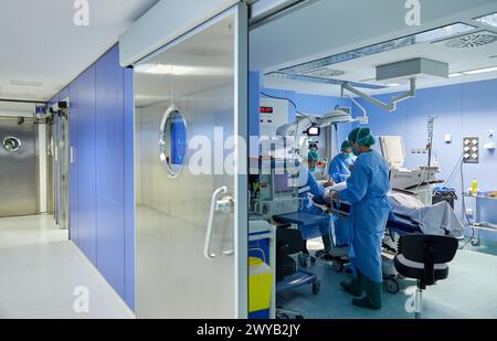 Chirurgische Intervention der Augen, Katarakt, Operationssaal der Augenheilkunde, Krankenhaus Donostia, San Sebastian, Gipuzkoa, Baskenland, Spanien. Stockfoto