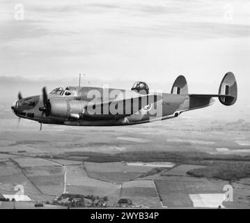 AMERIKANISCHE FLUGZEUGE IM RAF-DIENST 1939–1945: LOCKHEED V-146 VENTURA. - Ventura Mark I, AE748, diente mit der Empire Central Flying School in Hullavington, Wiltshire, auf einem Testflug von Boscombe nach unten. - Royal Air Force, Empire Central Flying School Stockfoto