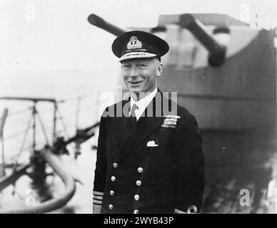 NEUER KOMMANDANT IN DER HAUPTFLOTTE. DEZEMBER 1940 AN BORD DER HMS NELSON. ADMIRAL JOHN CRONYN TOVEY, CB, DSO, ÜBERNIMMT SEIN KOMMANDO ALS C IN DER C-FLOTTE. - Admiral J C Tovey, CB, DSO, neuer C in der C Home Fleet auf dem Quartierdeck der HMS NELSON. , Stockfoto