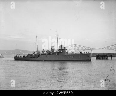 AN BORD DER HMS RODNEY. SEPTEMBER 1940. - Ein Minensucher, HMS BRITOMART, im Firth of Forth. Royal Navy, HMS Britomart, Minesweeper, (1938) Stockfoto