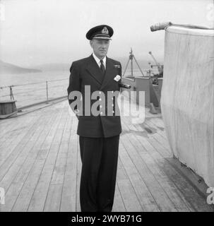 DER VERLUST DER HMS PRINCE OF WALES UND REPULSE 10. DEZEMBER 1941 – Persönlichkeiten: Captain J C Leach, kommandierender Offizier der HMS PRINCE OF WALES und Admiral Phillips' Flag Captain. Der PRINZ VON WALES war das Schlachtschiff, das den Premierminister über den Atlantik für sein historisches Treffen mit Präsident Roosevelt brachte. Sie wurde am 10. Dezember 1941 von japanischen Torpedos versenkt. , Leach, John Catterall, Royal Navy, PRINCE OF WALES (HMS) Stockfoto