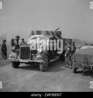 Am 25. März 1945 nutzten britische Luftlandeeinheiten einen beschlagnahmten deutschen LKW bei Landungen östlich des Rheins in Nordwesteuropa. Stockfoto