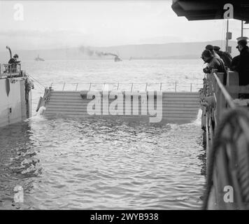 AN BORD DER HMS EASTWAY, DER ERSTEN ANLEGESTELLE. 30. NOVEMBER UND 1. DEZEMBER 1943, GREENOCK. - Das Hecktor von LSD zu schließen. , Stockfoto