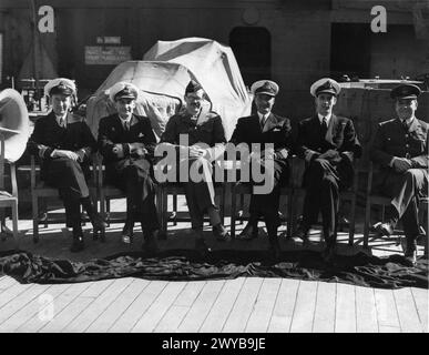 GRUPPE VON OFFIZIEREN DES CYPHER-STABES. JANUAR 1943 AN BORD DER HMS BULOLO. - , Stockfoto