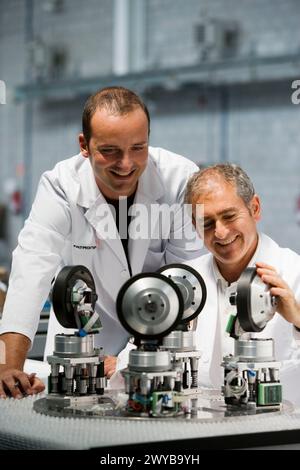 Designer arbeiten an Roboter Räder. Fatronik-Stiftung, Technologie-Forschungszentrum. Donostia-San Sebastián, Euskadi. Spanien. Stockfoto