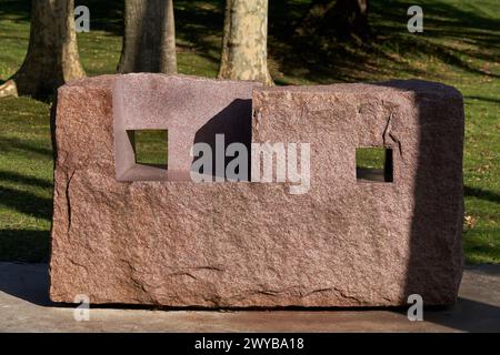 "How Propright is the Air XVIII, Granit", 1998, Eduardo Chillida (1924-2002), Chillida Leku Museoa, Donostia, San Sebastian, Baskenland, Spanien. Stockfoto