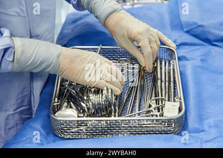 Chirurgisches Material, Urologie, Chirurgie, OP, Onkologikoa Hospital, Institut für Onkologie, Fallzentrum für Prävention, Diagnose und Behandlung von Krebs, Donostia, San Sebastian, Gipuzkoa, Baskenland, Spanien, Europa. Stockfoto