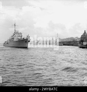 Am 3. Juli 1945 erreichten die Zerstörer der Hunt-Klasse HMS Cattistock, Cottesmore und Garth als erste britische Zerstörer Hamburg, die in der Elbe lagen. Stockfoto
