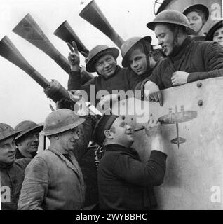 DIE POLNISCHE MARINE IN DER SCHLACHT AM ATLANTIK, 1939-1945 - die Bommelabwehrkanonen der ORP Krakowiak beschrifteten fröhlich die ersten Junkers 88, die während des deutschen Überfalls auf alliierten Konvoi (von Milford Haven bis zu Buchten) niedergeschlagen wurden. vor Trevose Head in der Nacht vom 13/14. Juni 1942. Der Abschuss Ju 88 war Teil einer 14 starken deutschen Bomberpartei, die den Konvoi angriffen. , Polnische Marine, polnische Marine, ORP Krakowiak Stockfoto