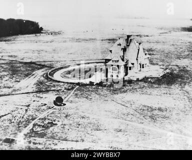 Ein schräges Bild zeigt das Würzburger Radar bei Bruneval, aufgenommen von Sqn LDR A E Hill am 5. Dezember 1941, das später alliierte Kräfte bei der Beschlagnahme von Radarkomponenten für die Analyse in Großbritannien unterstützte. Stockfoto