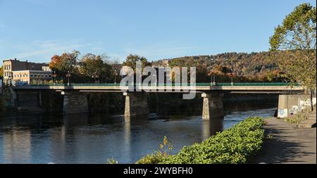 Blick auf die Court Street Bridge in Downtown binghamton, New york (Stadt im broome County, Südebene) chenango River, Court Street Stockfoto