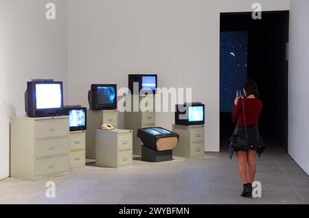 6 TV Dé-Coll/Alter, 1963, Wolf Vostell, Museo Nacional Centro de Arte Reina Sofia, Madrid, Spanien, Europa. Stockfoto