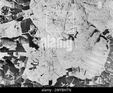 Vertikale Luftaufnahme des Dorfes Bullingen südlich von Aachen, Belgien, aufgenommen von RAF Special Survey Flight von einem Supermarine Spitfire PR Mark IA am 18. November 1939 auf 33.000 Fuß mit einer Kamera vom Typ F.24. Stockfoto