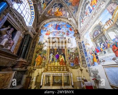 Die Carafa-Kapelle mit Fresken, die St. Maria und St. Thomas von Aquino, erbaut im späten 15. Jahrhundert - Basilica di Santa Maria sopra Minerva - Rom, Italien Stockfoto