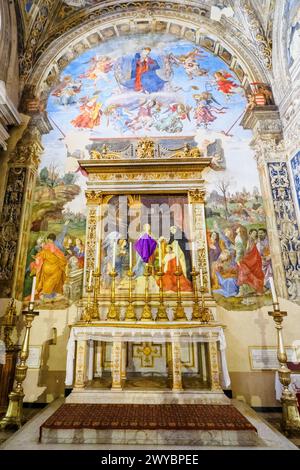 Die Carafa-Kapelle mit Fresken, die St. Maria und St. Thomas von Aquino, erbaut im späten 15. Jahrhundert - Basilica di Santa Maria sopra Minerva - Rom, Italien Stockfoto