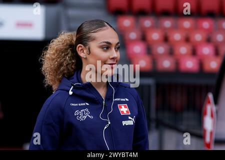 Zürich, Schweiz. April 2024. Zürich, Schweiz, 5. April 2024: Alayah Pilgrim (20 Schweiz) bei der Ankunft während des UEFA Women's European Qualifiers Fussballspiels zwischen der Schweiz und der Türkei im Letzigrund Stadium in Zürich, Schweiz. (Daniela Porcelli/SPP) Credit: SPP Sport Press Photo. /Alamy Live News Stockfoto