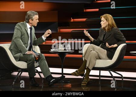 Markus Lanz mit Karin Prien 04/24 ihr Markus Lanz und Karin Prien am 4. April 2024 in Markus Lanz , ZDF TV Fernsehen Talkshow Talk Show Deutschland deutsch deutscher deutscher Mann Frau Politik Politikerin CDU-Vizevorsitzende Kultusministerin Schleswig-Holstein Ministerin Landesministerin Journalist Journalismus Moderatorin Autor Fotografie Fotograf Moderatorin deutscher Journalismus Moderatorin Fotografin Autorin Autorin Politikerin Politikerin quer ganz sitzend sprechend gestikuliert *** Markus Lanz mit Karin Prien 04 24 ihr Markus Lanz und Karin Prien am 4. April 2024 in Markus Lanz, ZDF TV-Tal Stockfoto