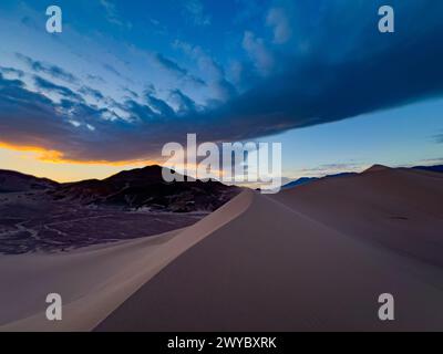 Die spektakulären Sanddünen des Steinbocks im Death Valley National Park, Kalifornien, USA Stockfoto