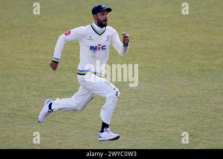 Shan Masood in Yorkshire spielt am ersten Tag des Spiels der Vitality County Championship in Headingley, Leeds. Bilddatum: Freitag, 5. April 2024. Stockfoto