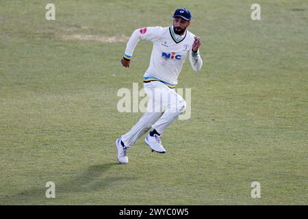 Shan Masood in Yorkshire spielt am ersten Tag des Spiels der Vitality County Championship in Headingley, Leeds. Bilddatum: Freitag, 5. April 2024. Stockfoto