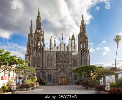 Die Kirche (Parroquia) San Juan de Bautista in der Stadt Arucas, Grand Canary Island, Spanien. Stockfoto