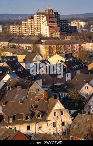 Wohnhäuser im Duisburger Stadtteil Wanheim - Angerhausen, Hochhäuser, Mehrfamilienhäuser NRW, Deutschland, Stockfoto