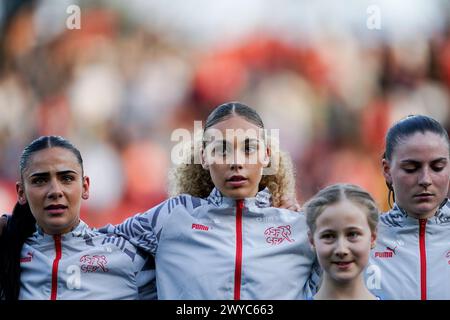 Zürich, Schweiz. April 2024. Zürich, Schweiz, 5. April 2024: Alayah Pilgrim (20 Schweiz) während der Nationalhymne vor dem Fußball-Europameisterspiel der Frauen zwischen der Schweiz und der Türkei im Letzigrund-Stadion in Zürich. (Daniela Porcelli/SPP) Credit: SPP Sport Press Photo. /Alamy Live News Stockfoto