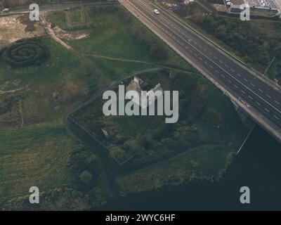 Terryland Castle in Galway, Irland bei Drohne Stockfoto
