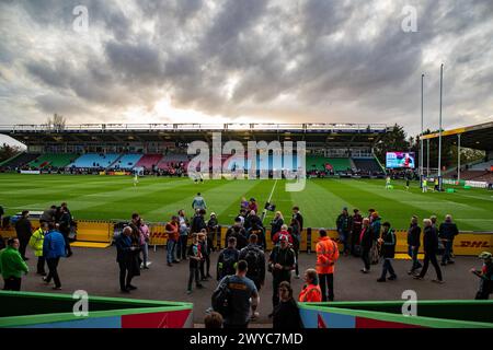 London, England, 5. April 2024. Die Spieler von Harlequin treffen im Achtelfinale des Investec Champions Cup zwischen Harlequins und Glasgow Warriors auf der Twickenham Stoop ein. Quelle: Ben Whitley/Alamy Live News Stockfoto