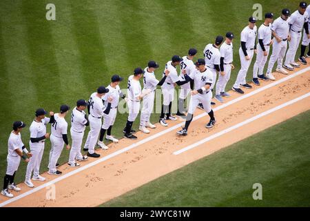 Bronx, Usa. April 2024. Der New Yorker Yankees'Aaron Richter begrüßt das Team bei der Eröffnungsfeier im Yankee Stadium am Freitag, den 5. April 2024 in New York City. Foto: Corey Sipkin/UPI Credit: UPI/Alamy Live News Stockfoto