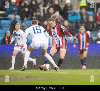 Oslo, Norwegen. April 2024. Oslo, Norwegen, 5. April 2024: Elisabeth Terland (19 Norwegen) kontrolliert den Ball während des Fußballspiels der UEFA Women's European Qualifier zwischen Norwegen und Finnland im Ullevaal Stadium in Oslo, Norwegen (Ane Frosaker/SPP). /Alamy Live News Stockfoto