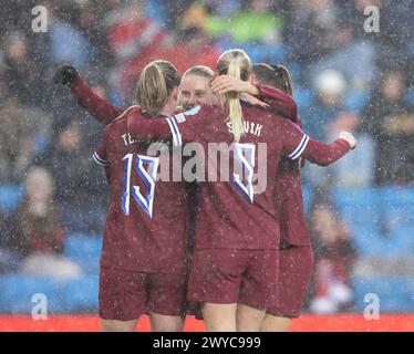 Oslo, Norwegen. April 2024. Oslo, Norwegen, 5. April 2024: Players of Norway feiert nach einem Treffer während des UEFA Women's European Qualifier Fußballspiels zwischen Norwegen und Finnland im Ullevaal Stadium in Oslo, Norwegen (Ane Frosaker/SPP) Credit: SPP Sport Press Photo. /Alamy Live News Stockfoto