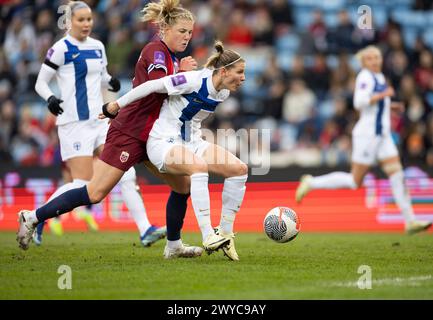 Oslo, Norwegen. April 2024. Oslo, Norwegen, 5. April 2024: Sophie Roman Haug (22 Norwegen) kämpfte um den Ball während des Fußballspiels der UEFA Women's European Qualifier zwischen Norwegen und Finnland im Ullevaal Stadium in Oslo, Norwegen (Ane Frosaker/SPP) Credit: SPP Sport Press Photo. /Alamy Live News Stockfoto