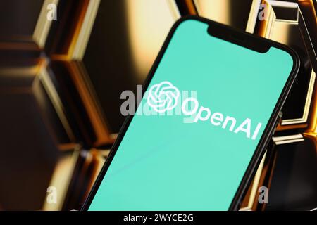 KIEW, UKRAINE - 17. MÄRZ 2024 OpenAI-Logo auf dem iPhone-Display mit Hintergrund der künstlichen Intelligenz futuristischen Ai-generierten Bild Nahaufnahme Stockfoto